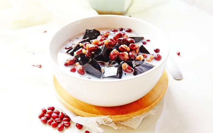 Creamy Herbal Jelly with Red Bean and Purple Rice 奶香红豆紫米龟苓膏